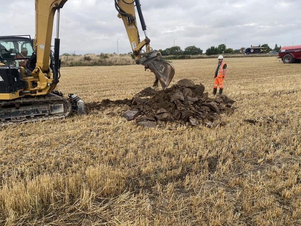A buldozer digging