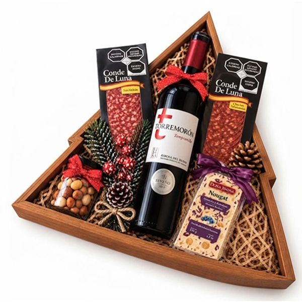 Caja de regalo navideña con vinos y embutidos.