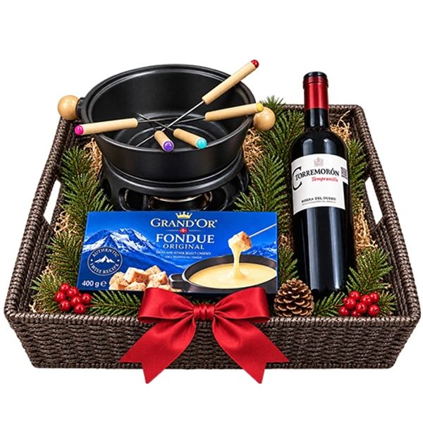 Set de fondue con vino y decoración navideña.