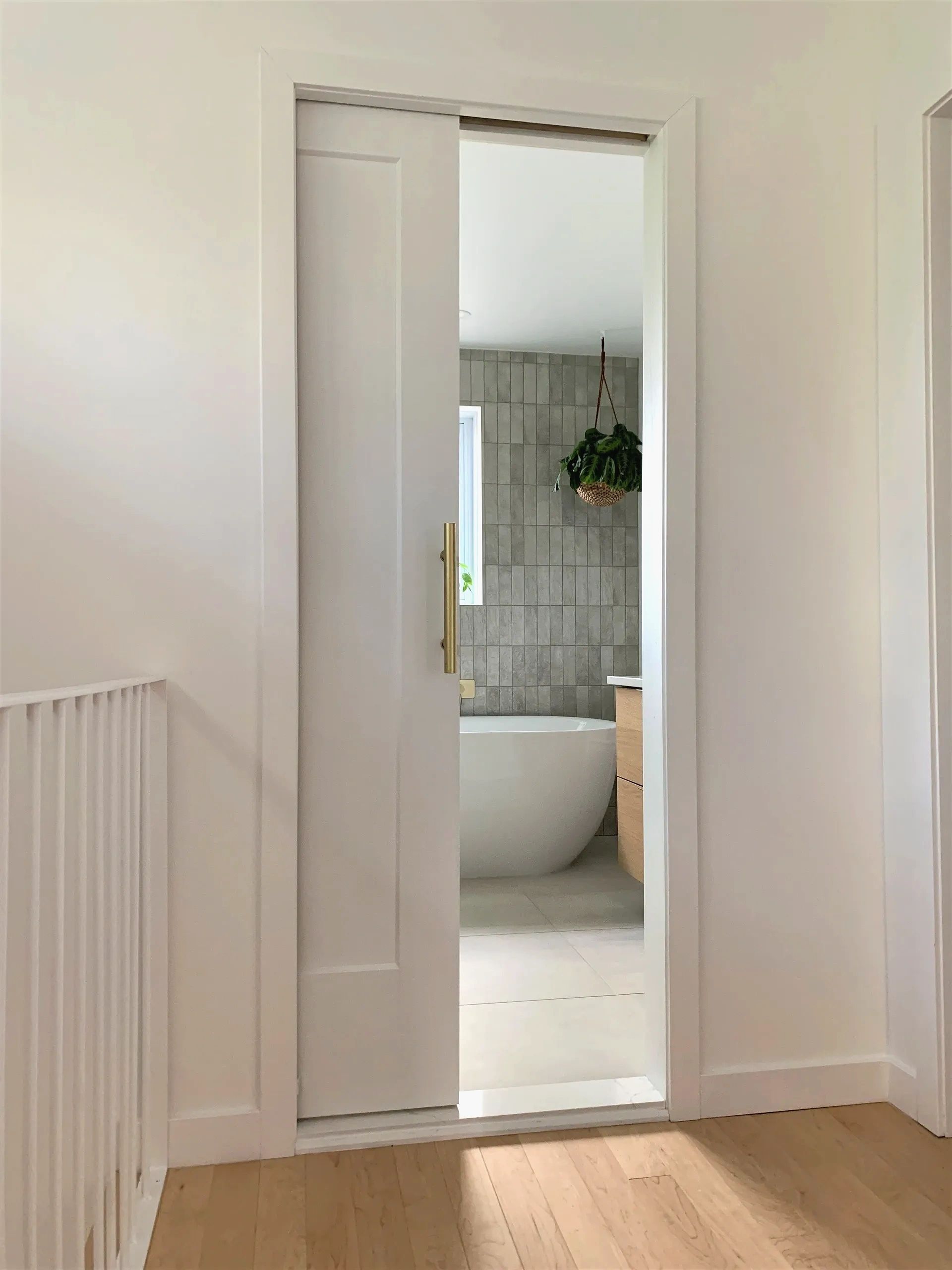 Salle de bain minimaliste Rosemère - projet design de Claire Canova