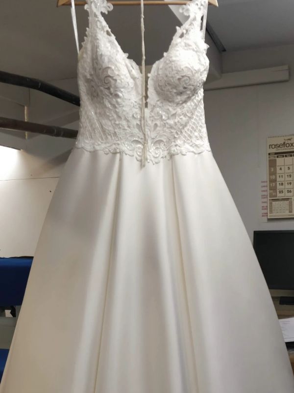 Delicate princess wedding dress