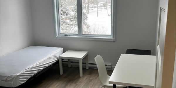 Chambre étudiante avec vue sur le cegep de jonquière