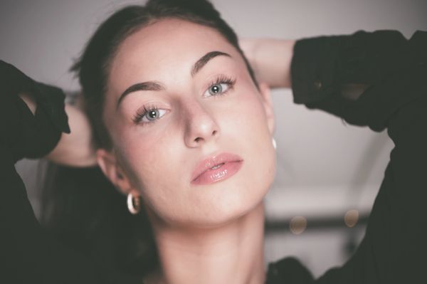 beauty headshot of bright-eyed model