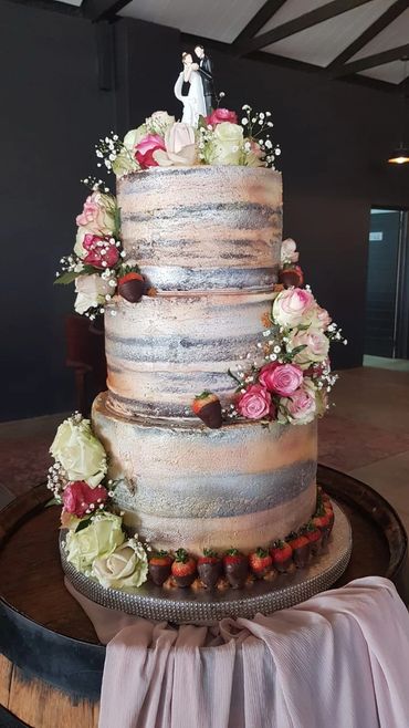 Triple Round
Naked Cake
Real Flowers supplied by customer
Strawberries dipped in choc - Supplied