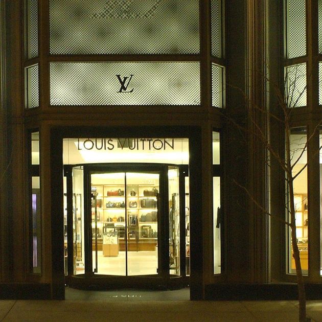 WHAT IS GOING ON HERE Another Louis Vuitton Boutique Robbed in San  Francisco  PurseBop