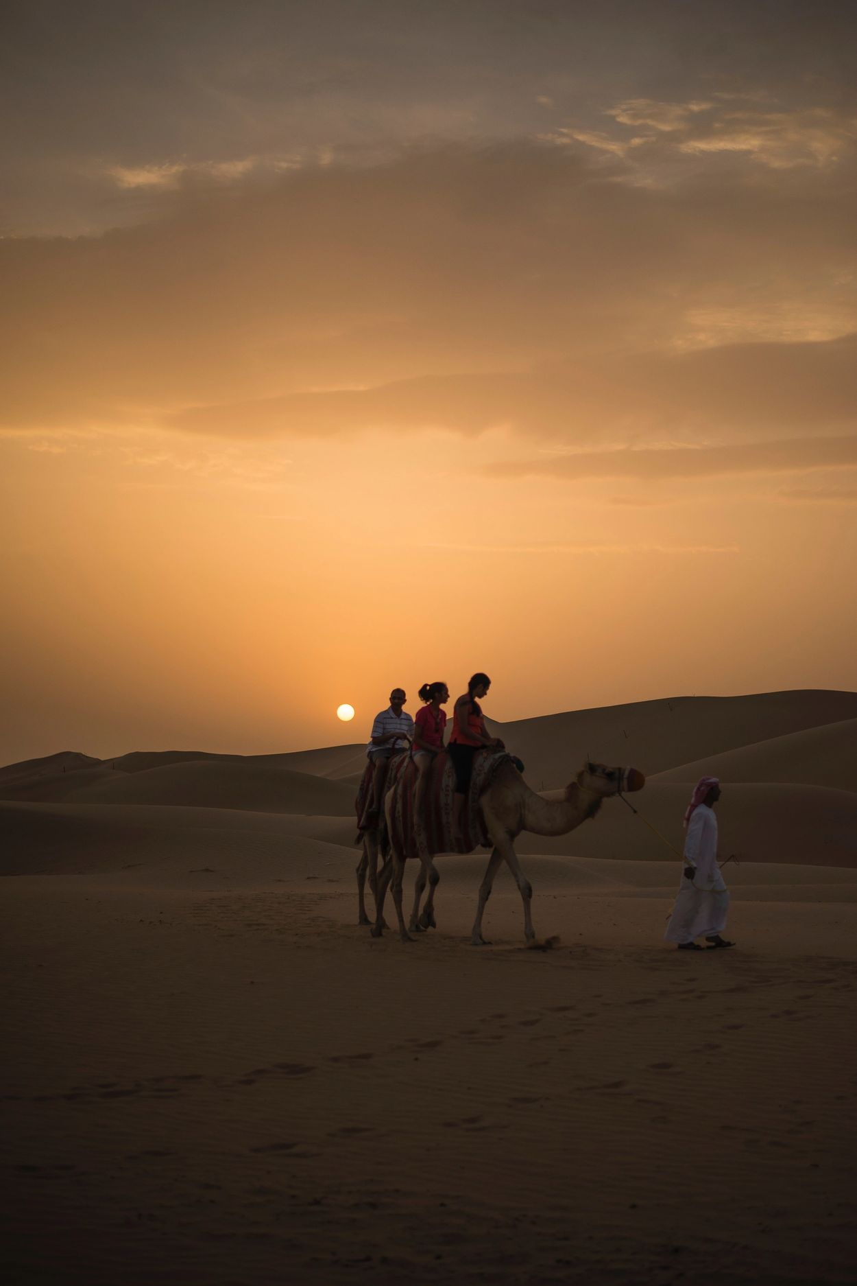 RIDING CAMELS IN THE DESERT. #DUBAI