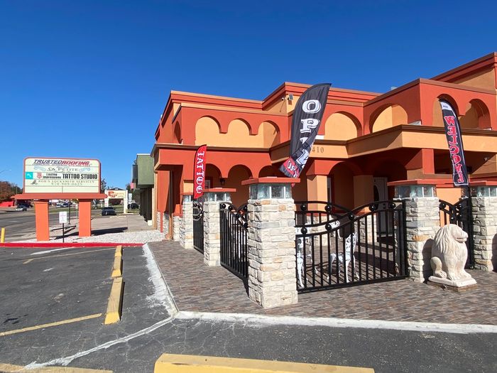 Walk into the courtyard. Look for Suite D. Step into the studio