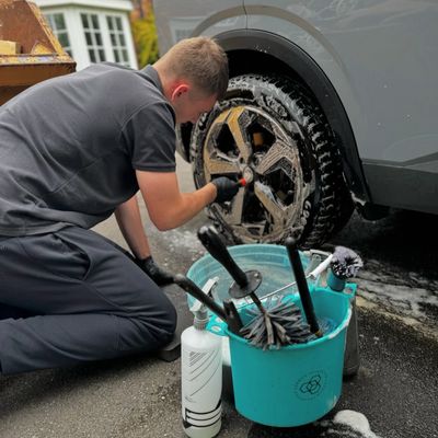 Showing a trainee how we do a detailed clean on alloy wheels 