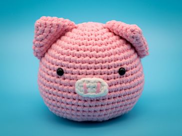 Mooaske Crochet Kit for Beginners with Crochet Yarn - Beginner Crochet Kit  for Adults with Step-by-Step Video Tutorials - Crochet Kits Model Pink  Pig(Color: Pink Pig)