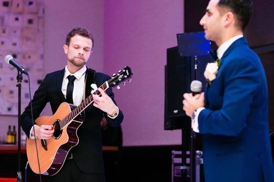 Live wedding guitarist in Kings Langley – acoustic music hire for events in Hertfordshire
