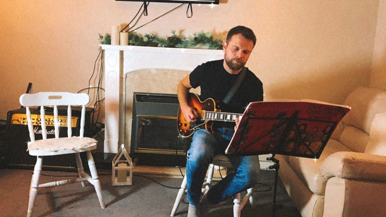 Charlie teaching electric guitar at home – private one-to-one lessons in a relaxed, friendly setting