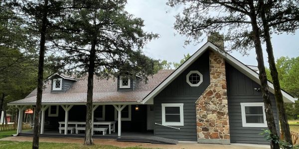 Beautiful Log Cabin with deluxe furnishings