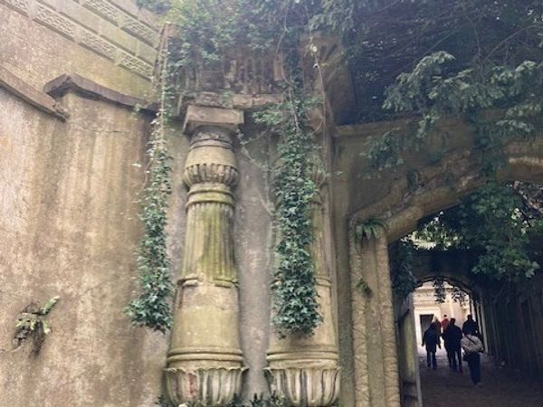 guided tour highgate cemetery