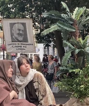 Italian tourists, italian families, Italia, Clerkenwell Road, St Peters Italian Church,  happy peopl