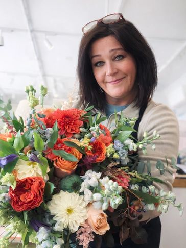 Make your bouquet  and take it away luxury flowers