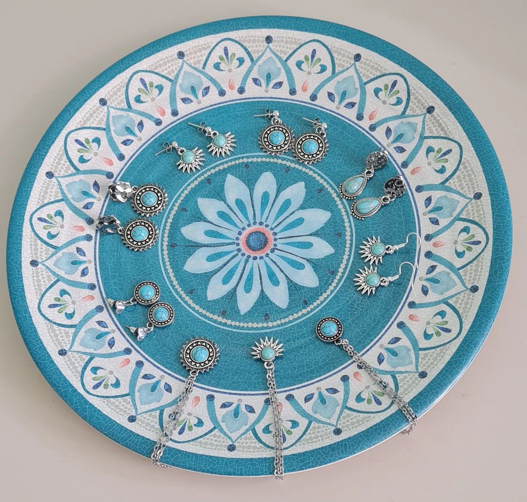 Turquoise hues, perfect for all occasions. With stainless steel posts and chains.