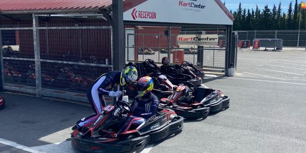 Jon Del Valle on track with Spencer and Dexter Roest KartingCampillos