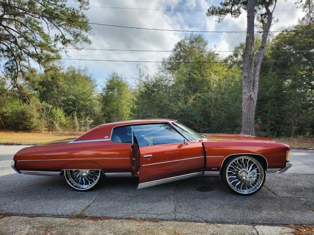 1971 Caprice Donk. Chrome 26" Savini's, 454 Big Block, A/C, Wilwood Brakes, Fresh Paint, Chrome and 