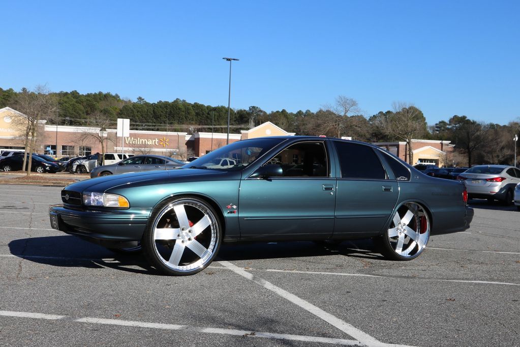 1995 Chevy Impala SS @donkvertforged on IG
