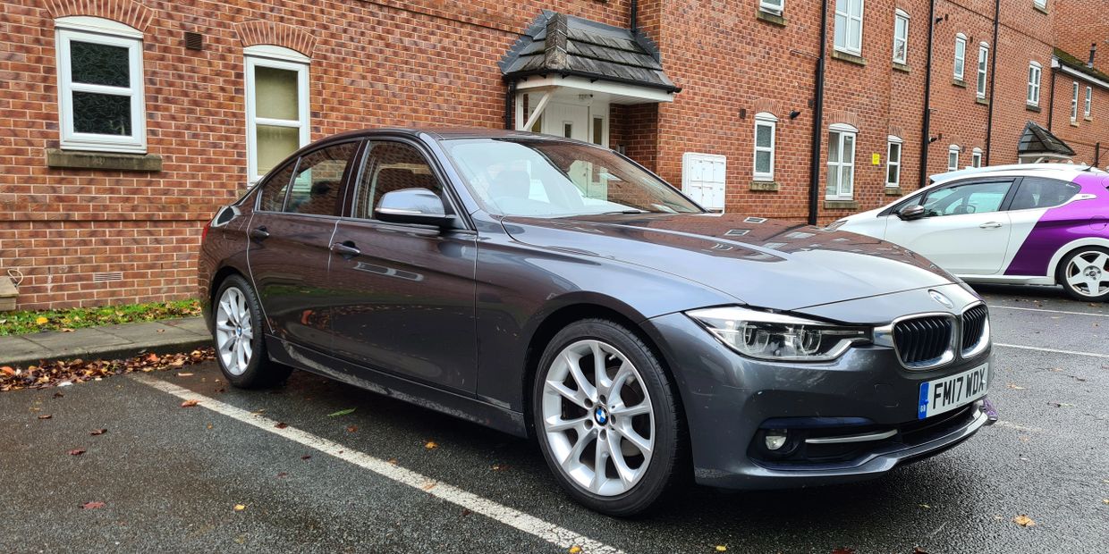 BMW 320D ED Sport 161bhp Twin Power BiTurbo.
Only 42000 miles
18 inch Alloys.
HarmonKardon Sound.
£1