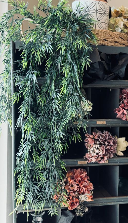 Hanging Vine Pick