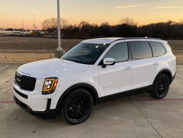 2022 White Kia Telluride AWD 