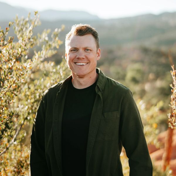 Smiling man outdoors in nature.