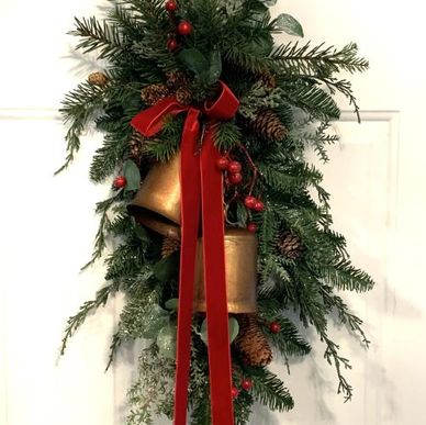 Lush and realistic faux pine sprays and premium decorative holiday greenery.
