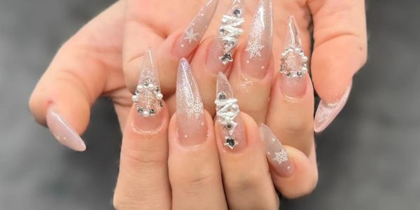 Custom glitter stiletto acrylic gel nails with snowflake design and rhinestone crystals by Ins Nail in Skycity Shopping Centre.