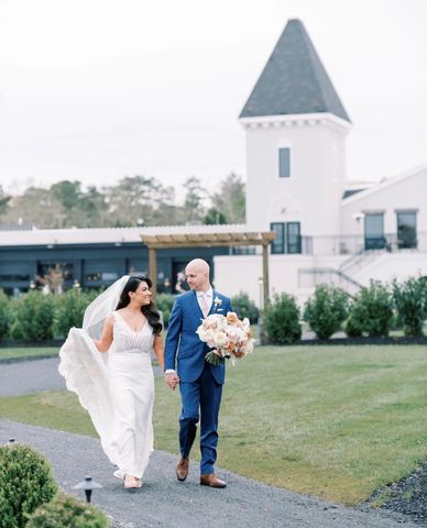 Wedding Couple
Wedding Officiant, Sandy LeDonne
Renault Winery, New Jersey
Denise Marie Photography