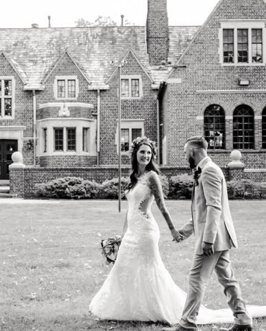Wedding Couple
Wedding Officiant, Sandy LeDonne
Moorestown Community House, New Jersey
