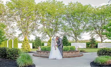 Wedding Couple
Wedding Officiant, Sandy LeDonne
Paris Caterers, New Jersey
Pretty Pretty Photos