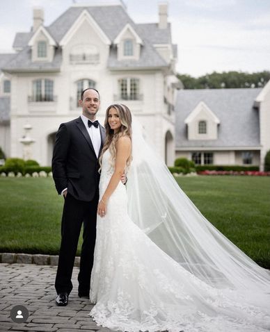 Wedding Couple
Wedding Officiant, Sandy LeDonne
The Park Chateau Estate, New Jersey
Charming Images 