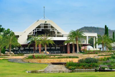 Clubhouse Majestic Creek Golf Course, Golf Sea City Guest House Hua Hin is 25 kilometers from them