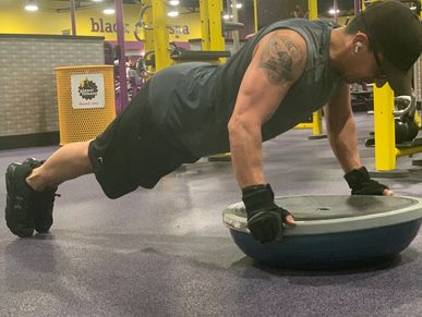 Working on my core at PF (Planet Fitness). They had some nice equipment.