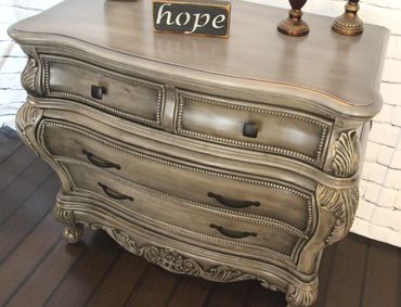 French Provincial style Bombe 4-drawer chest, in silver