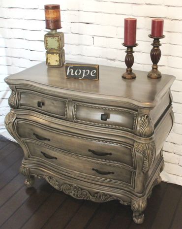French Provincial style Bombe 4-drawer chest, in silver