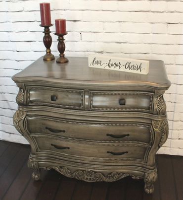 French Provincial style Bombe 4-drawer chest, in silver
