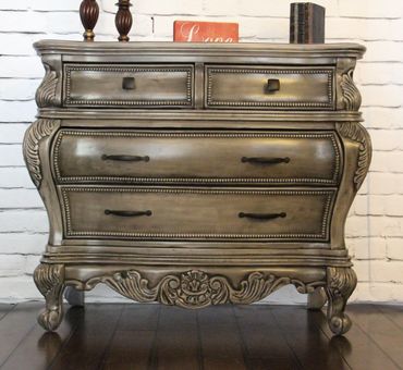 French Provincial style Bombe 4-drawer chest, in silver