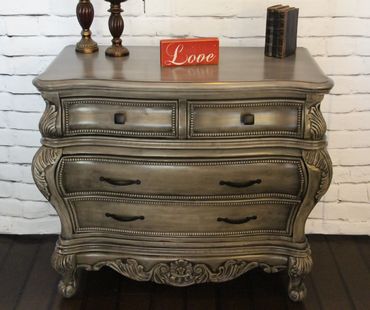 French Provincial style Bombe 4-drawer chest, in silver