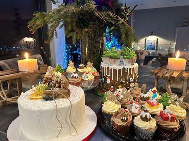 Christmas cakes and cupcakes 