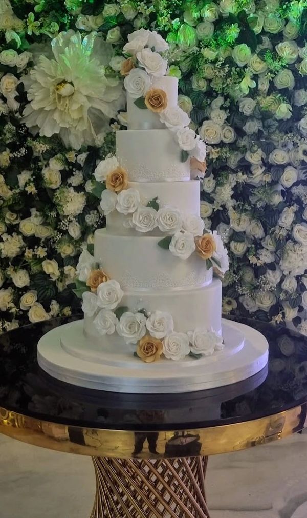 5 tier Wedding Cake with handmade roses spiral 