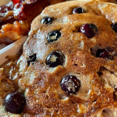 blueberry pancakes and bacon