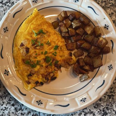 Omelet and hashbrowns