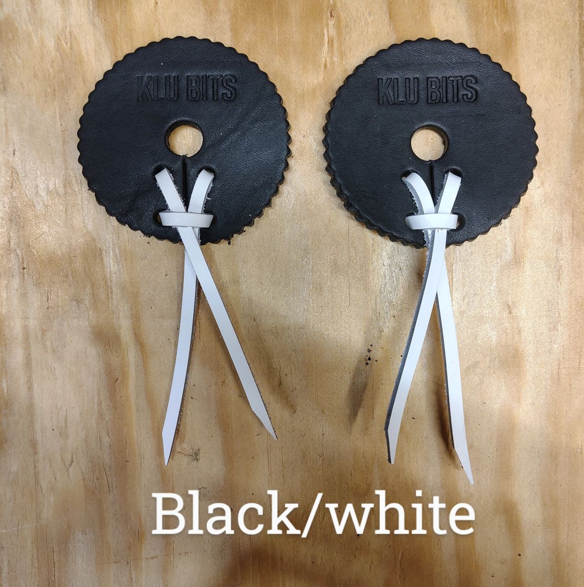 Leather bit guard blk/white
