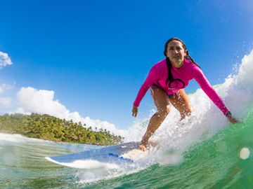 Surfing at the best surf spots in Bahia! Whether you're a beginner or an advanced surfer.