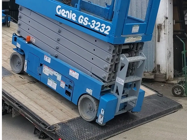 Scissor Lift Genie 3232 Langley Surrey Vancouver Abbotsford Chilliwack Delta Richmond