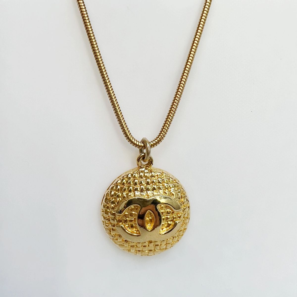 CHANEL Classic Gold CC Pendant with Chain Necklace CHANEL Classic Gold CC Pendant with Chain Necklace