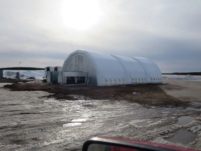 Portable cold storage units work as cold storage warehouses and storage units with blast freezers.