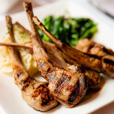 Barbecued beef slices arranged neatly on a table

